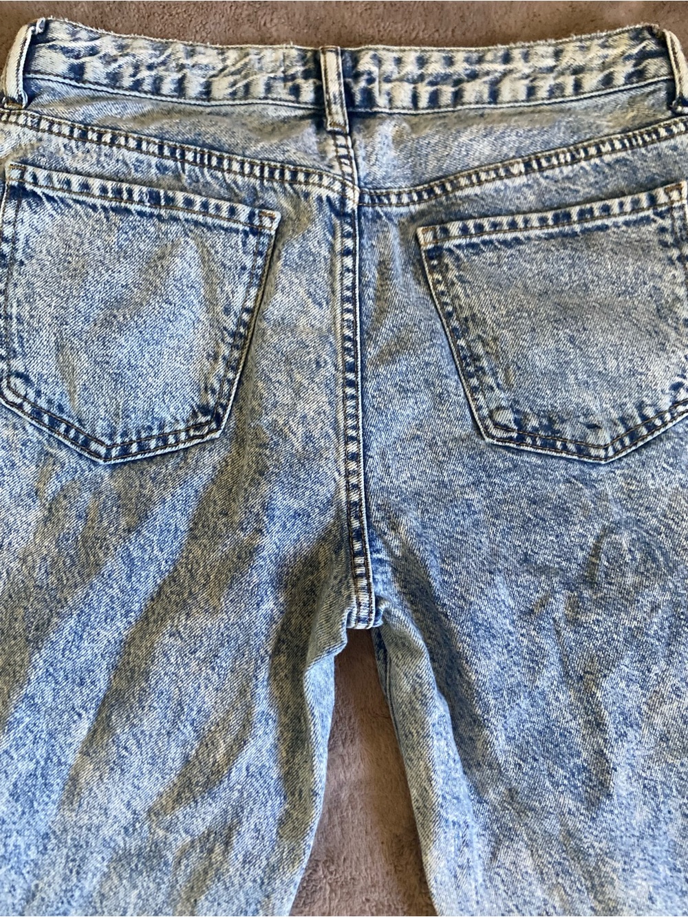 Light Wash women’s Jeans - Classic Straight Fit - Picture 4 of 4